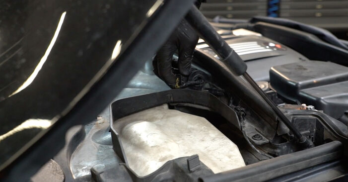 Cómo reemplazar Bobina de Encendido en un BMW 1 Cabrio (E88) 2013: descargue manuales en PDF e instrucciones en video