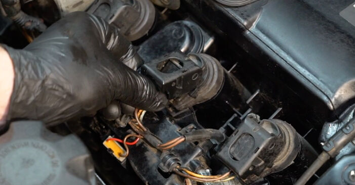 Смяна на BMW 7 SERIES 745d 4.4 Запалителна бобина: онлайн ръководства и видео уроци