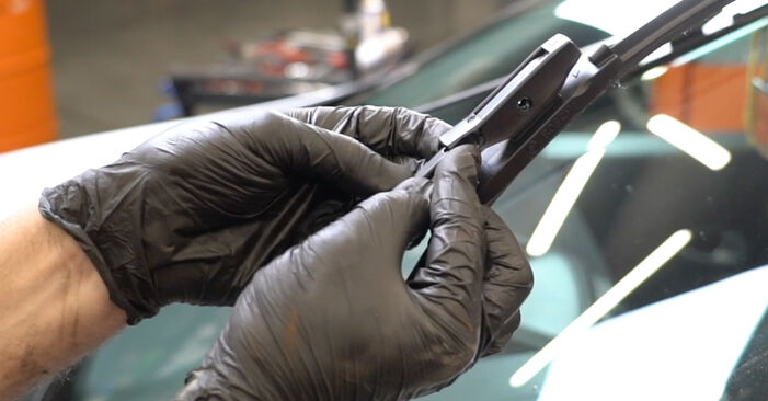 Changing Wiper Blades on RENAULT MEGANE III Coupe (DZ0/1_) 2.0 TCe 2011 by yourself