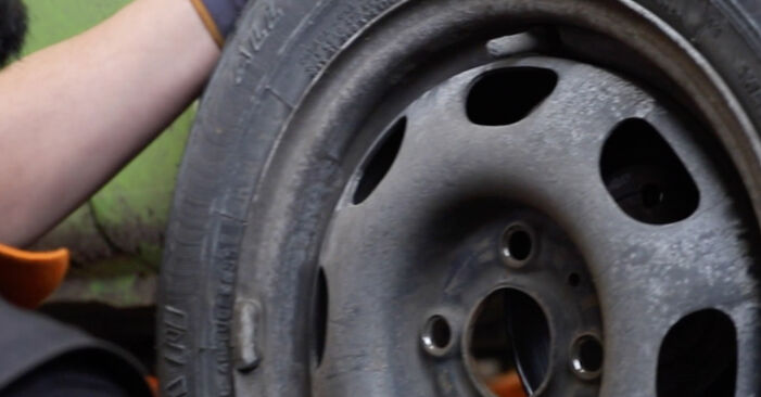 VW PASSAT Skersinės vairo trauklės galas keitimas: nemokamos remonto instrukcijos