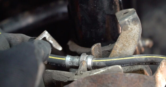 Wie kompliziert ist es, selbst zu reparieren: Bremsschläuche am Skoda Fabia 2 1.2 12V 2012 ersetzen – Laden Sie sich illustrierte Wegleitungen herunter