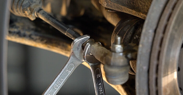 Wie kompliziert ist es, selbst zu reparieren: Spurstangenkopf am Skoda Roomster Praktik 1.4 TDI 2013 ersetzen – Laden Sie sich illustrierte Wegleitungen herunter