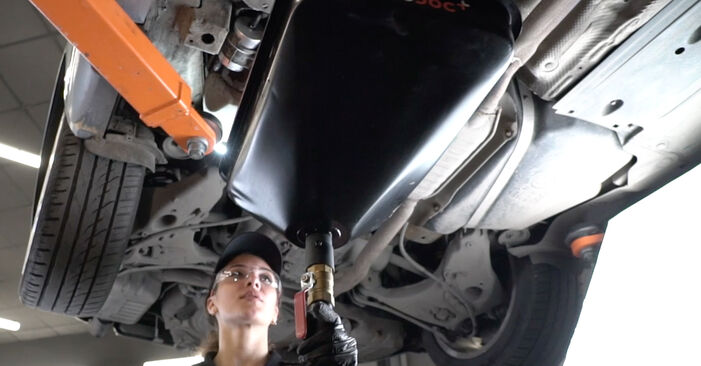 Wie man Kraftstofffilter am AUDI R8 Spyder (427, 429) 2010 ersetzt - Hinweise und Ratschläge