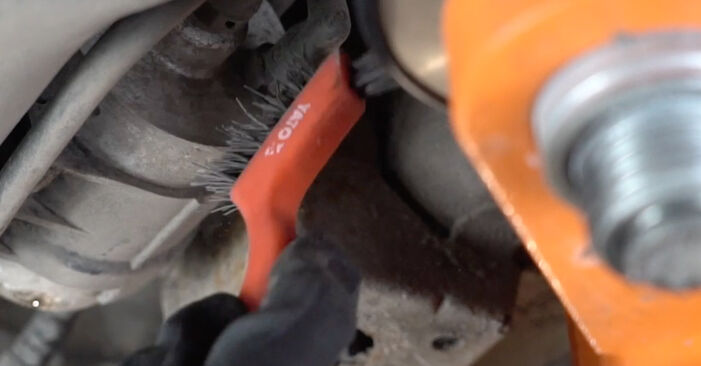 Tauschen Sie Kraftstofffilter beim AUDI R8 Spyder (427, 429) 5.2 FSI quattro 2013 selbst aus