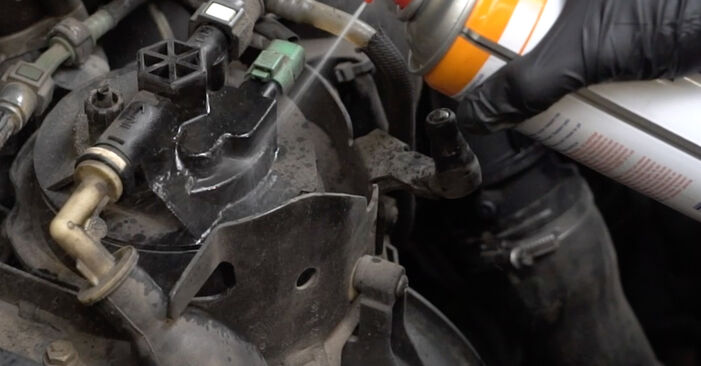 Hvordan man udskifter PEUGEOT 308 Brændstoffilter - trin-for-trin manualer og video vejledninger