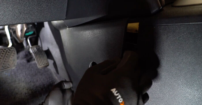 Wymiana Filtr powietrza kabinowy Nissan t31 2.0 dCi 4x4 2007 - darmowe instrukcje PDF i wideo