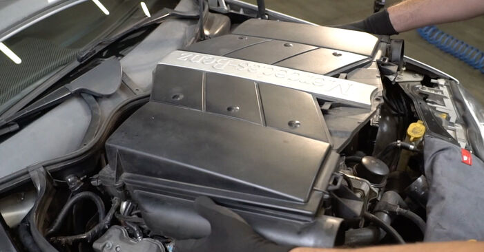 Changing Air Filter on MERCEDES-BENZ CLS (C219) CLS 350 3.5 (219.357) 2007 by yourself