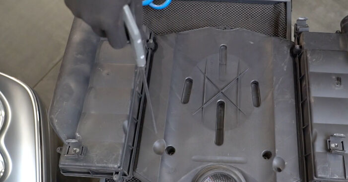 Cómo reemplazar Filtro de Aire en un MERCEDES-BENZ Clase G SUV Cabrio (W463) 1994: descargue manuales en PDF e instrucciones en video