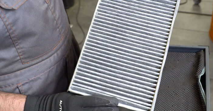 Changing Pollen Filter on MERCEDES-BENZ CLC (CL203) CLC 200 1.8 Kompressor (203.741) 2011 by yourself