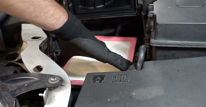 Need to know how to renew Air Filter on FORD FOCUS 2011? This free workshop manual will help you to do it yourself