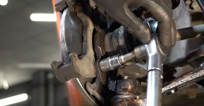 Wie kompliziert ist es, selbst zu reparieren: Bremsscheiben am FIAT Cinquecento Kasten / Schrägheck (170) 1.1 iE (170AH) 1997 ersetzen – Laden Sie sich illustrierte Wegleitungen herunter
