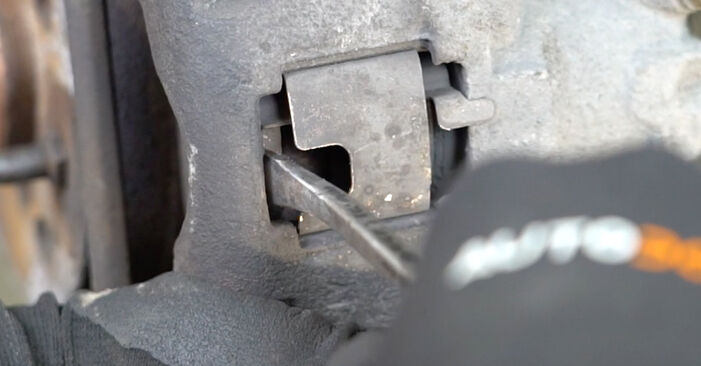 Hvordan skifte Bremseskiver på FIAT PUNTO Kabriolet (176C) 1999: Last ned PDF- og videoveiledninger