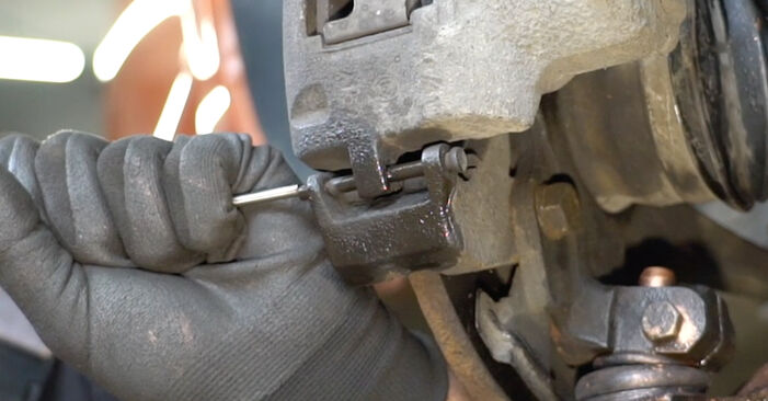 Hvordan skifte FIAT PUNTO 1993 Bremseskiver trinn–for–trinn veiledning