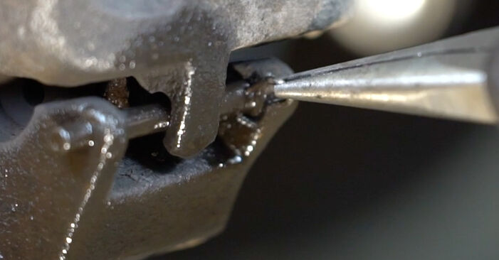 Wie kompliziert ist es, selbst zu reparieren: Bremsbeläge am Fiat Seicento 187 0.9 (187AXA, 187AXA1A) 2004 ersetzen – Laden Sie sich illustrierte Wegleitungen herunter