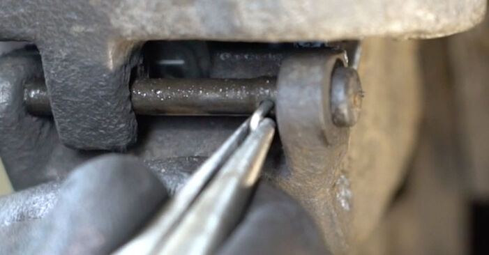Fiat Punto 176 60 1.2 (176AP, 176AR, 176AQ, 176BB) 1995 Bremsbeläge wechseln: Gratis Reparaturanleitungen