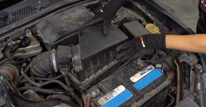 How to replace Air Filter on FORD Focus Mk1 Box Body / Estate (DNW) 2003: download PDF manuals and video instructions