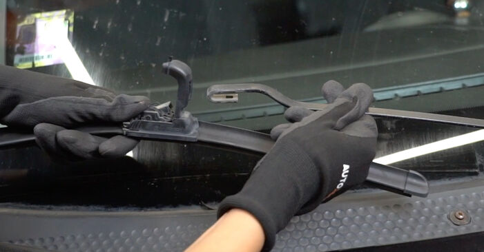 Changing Wiper Blades on FORD MONDEO IV (BA7) 1.6 TDCi 2010 by yourself