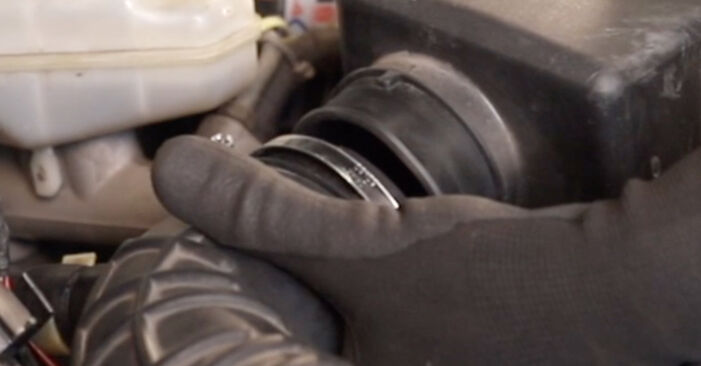 Ford Mondeo b5y 2.0 TDCi 2002 Luftfilter wechseln: Gratis Reparaturanleitungen