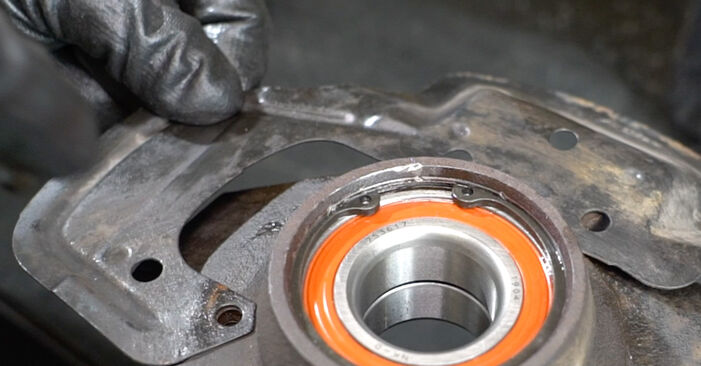 Wie schmierig ist es, selber zu reparieren: Radlager beim Opel Corsa B 1.4 i 16V (F08, F68, M68) 1999 wechseln – Downloaden Sie sich Bildanleitungen