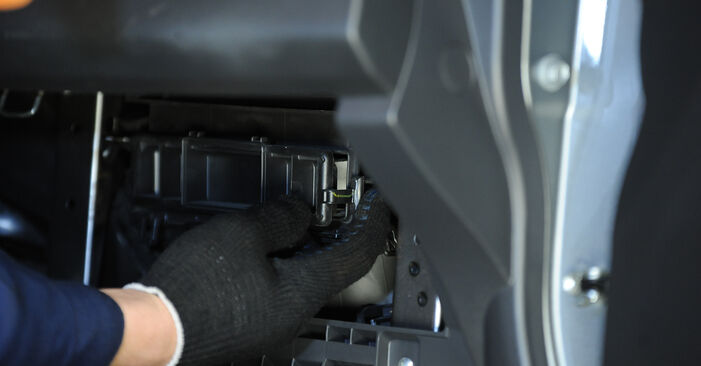 2009 Suzuki SX4 Sedan wymiana Filtr powietrza kabinowy: darmowe instrukcje warsztatowe