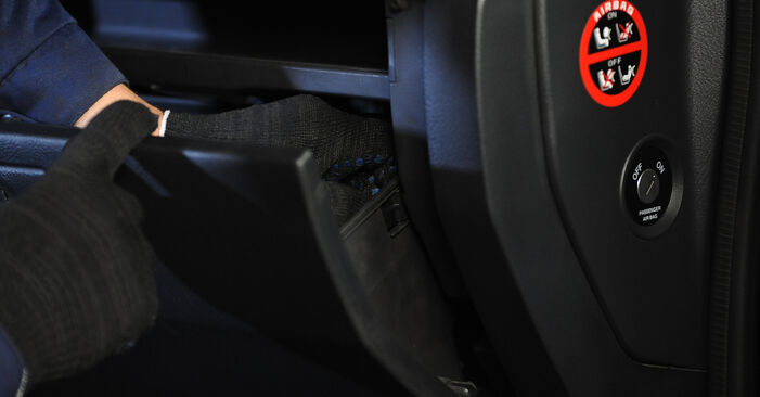 schimb Filtru habitaclu KIA SPORTAGE 2.7 V6 4WD: ghidurile online și tutorialele video