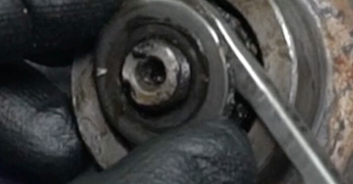 Wie schmierig ist es, selber zu reparieren: Radlager beim Opel Kadett E Caravan 1.3 S (C15, C35, D15, D35) 1990 wechseln – Downloaden Sie sich Bildanleitungen