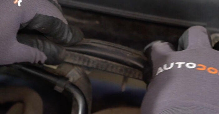 Wie schmierig ist es, selber zu reparieren: Innenraumfilter beim Opel Corsa B Kastenwagen 1.4 i (F08, W5L) 1999 wechseln – Downloaden Sie sich Bildanleitungen