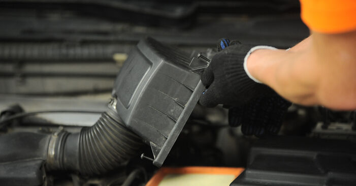 Peugeot Expert Kastenwagen 2.0 HDi 100 2013 Luftfilter wechseln: wie schwer ist es, selbst zu reparieren - Downloaden Sie sich illustrierte Anleitungen