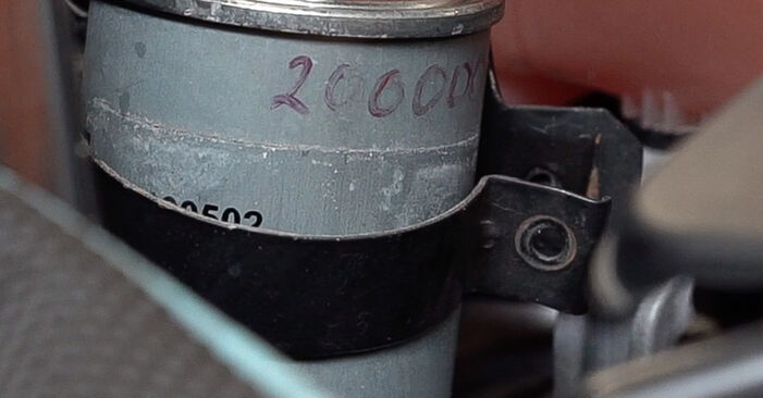 Kraftstofffilter FIAT Stilo Kasten / Kombi (192) 1.9 JTD (192DXG1B) 2003 wechseln: Kostenlose Reparaturhandbücher