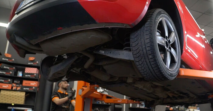 Hvordan bytte SEAT Leon Hatchback (1P1) 2.0 TDI 2011 Drivstoffilter selv – veiledning på nettet