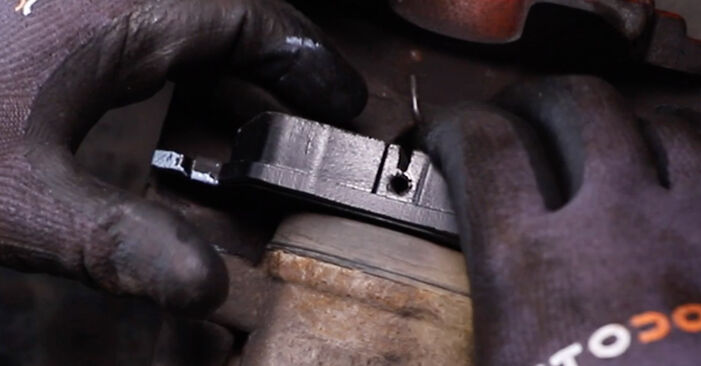 Changing Brake Pads on SEAT Leon Hatchback (1P1) 1.6 TDI 2008 by yourself
