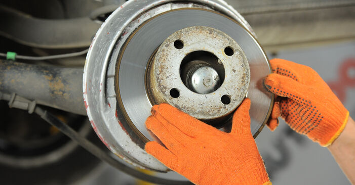 Replacing Brake Discs on Audi 100 Typ 43 1979 2.1 by yourself