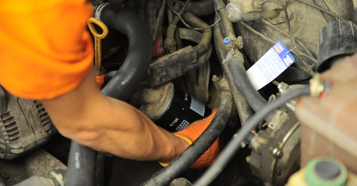 AUDI COUPE 2.2 quattro Oil Filter replacement: online guides and video tutorials