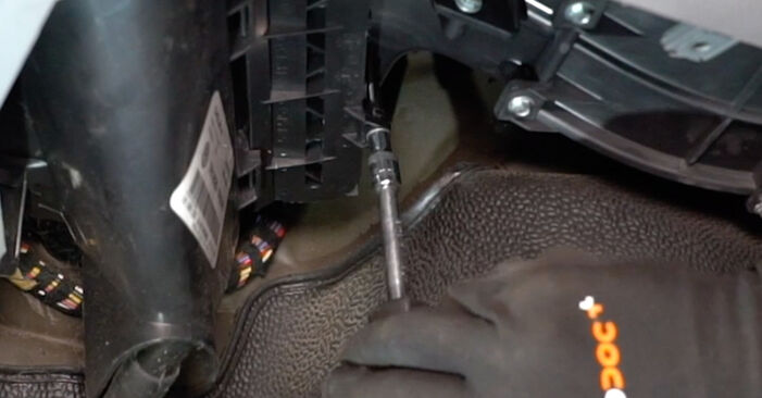 VW AMAROK Φίλτρο αέρα εσωτερικού χώρου: εγχειρίδιο αντικατάστασης βήμα προς βήμα