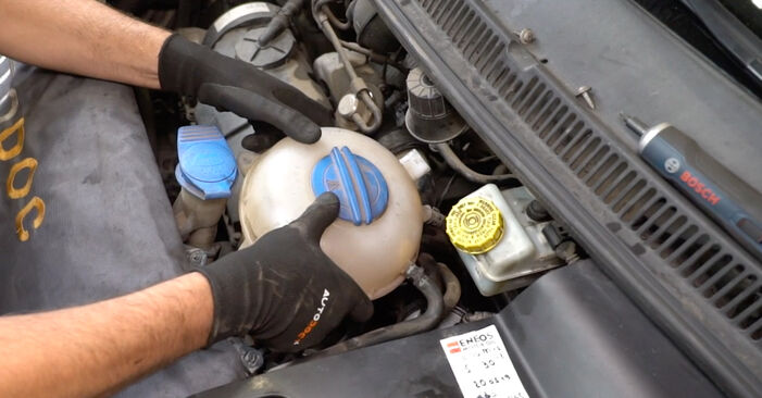 Changer Filtre à Carburant sur VW MULTIVAN par vous-même