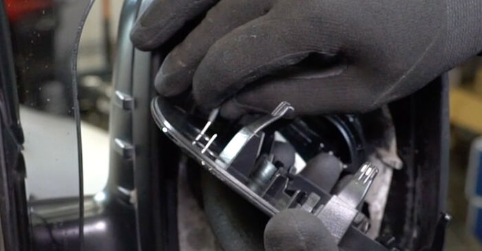Kuinka vaikeaa on tehdä itse: Sivupeilin Lasi-osien vaihto VW TRANSPORTER -autoon - lataa kuvitettu opas