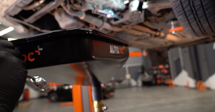 Wie man Ölfilter beim Volvo XC60 1 2008 wechselt - Gratis PDF- und Video-Tutorials