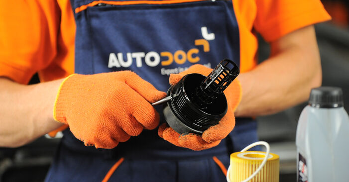 VOLVO C70 2.0 D4 Oil Filter replacement: online guides and video tutorials