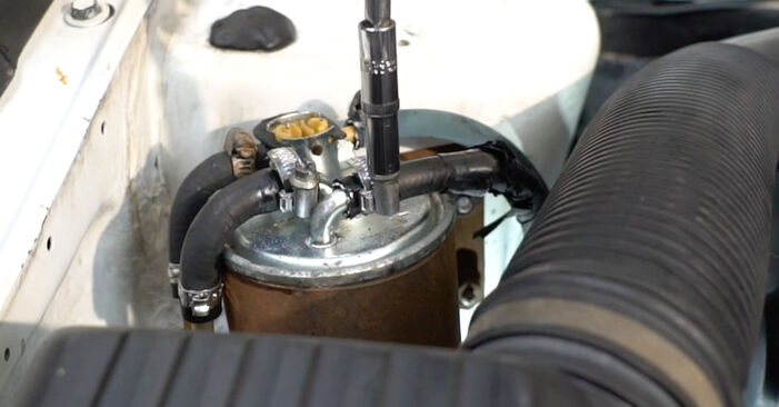 VW T4 Pritsche 2.4 D 1992 Kraftstofffilter wechseln: Gratis Reparaturanleitungen