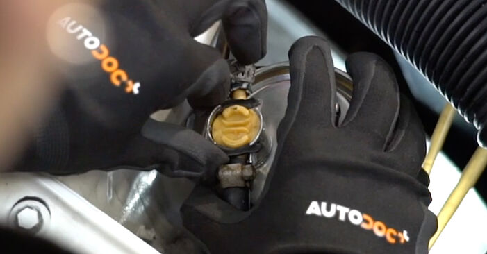 Udskiftning af Brændstoffilter på VW PASSAT ved gør-det-selv indsats