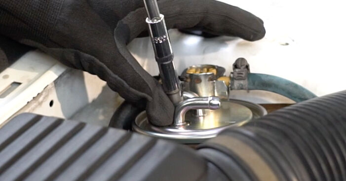 Comment changer Filtre à Carburant sur VW LT - trucs et astuces