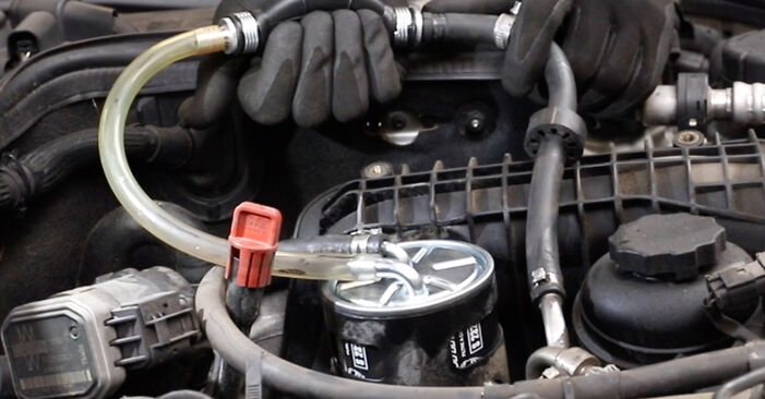 Cambio Filtro Carburante SPRINTER 4,6-t Furgonato (906) 414 CDI (906.653, 906.655, 906.657) 2017 manuale di officina fai da te
