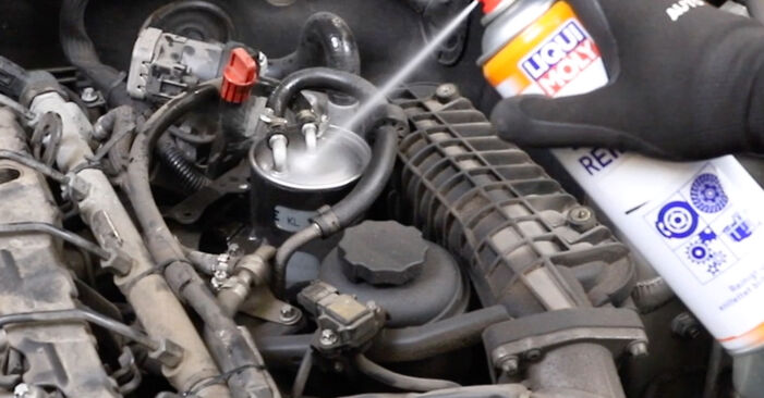 MERCEDES-BENZ CLC Brændstoffilter udskiftning: gratis værksteds manualer