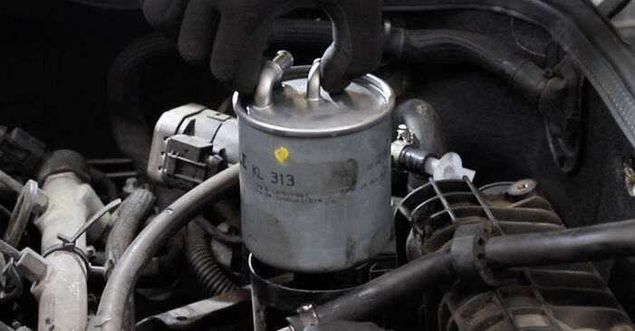 Vanskelighetsgrad: Bytte av Drivstoffilter på Mercedes Sprinter 5t 510 CDI 2.2 (906.653, 906.655, 906.657) 2012 – last ned illustrert veiledning