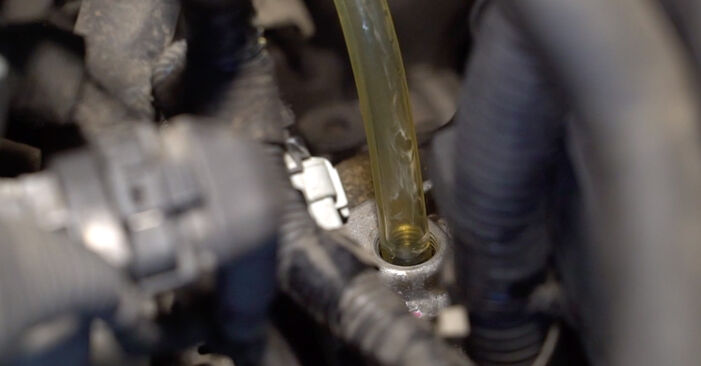 Ersetzen Sie Getriebeöl und Verteilergetriebeöl am OPEL Corsa C Kastenwagen (X01) 1.7 DTI 16V (F08, W5L) 2003 selber