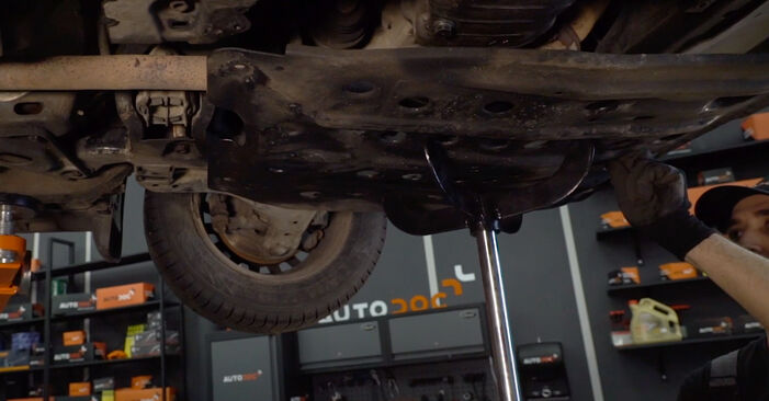 Opel Combo D Kasten 1.6 CDTI (B05) 2014 Getriebeöl und Verteilergetriebeöl wechseln: Kostenfreie Reparaturwegleitungen