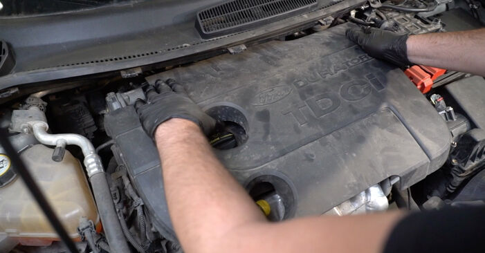 FORD Tourneo Courier 1.0 EcoBoost Fuel Filter replacement: online guides and video tutorials