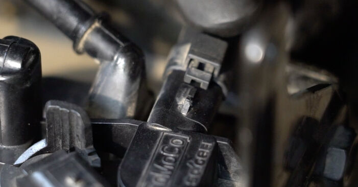 Hvordan skifte Drivstoffilter på Ford B-Max JK 2012 – gratis PDF- og videoveiledninger