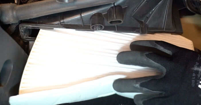 Innenraumfilter am VW Transporter V Pritsche / Fahrgestell (7JD, 7JE, 7JL, 7JY, 7JZ, 7FD) 2.0 BiTDI 4motion 2008 wechseln – Laden Sie sich PDF-Handbücher und Videoanleitungen herunter