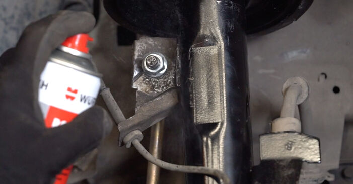 Wie kompliziert ist es, selbst zu reparieren: Koppelstange am Ford Focus Mk2 Kombi 2.0 2010 ersetzen – Laden Sie sich illustrierte Wegleitungen herunter